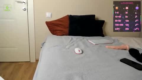 Snapshot of zeyn_edwards chatting on 11.28.25 ZEYN online show from 11.28.25