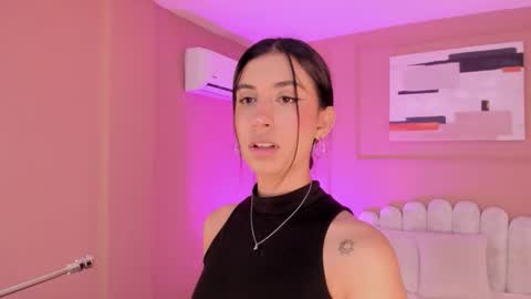 Snapshot of zia_cooper chatting on 11.18.25 ZIA online show from 11.18.25