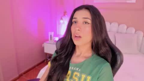 Snapshot of zia_cooper chatting on 11.19.25 ZIA online show from 11.19.25