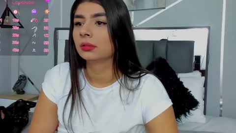 Snapshot of ziamiller chatting on 02.01.25 zia online show from 02.01.25