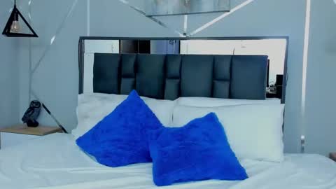 Snapshot of ziamiller chatting on 02.04.25 zia online show from 02.04.25