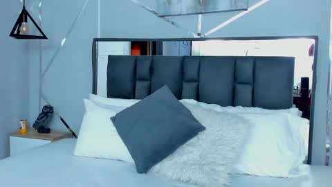 Snapshot of ziamiller chatting on 02.18.25 zia online show from 02.18.25