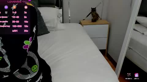 Snapshot of ziamiller chatting on 02.28.25 zia online show from 02.28.25