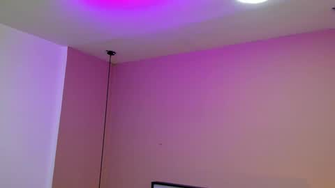 Snapshot of ziamiller chatting on 09.25.25 zia online show from 09.25.25