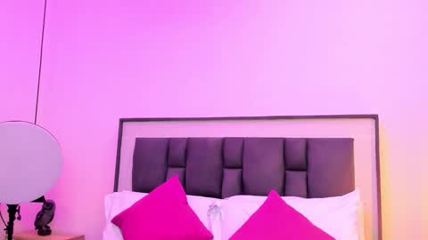 Snapshot of ziamiller chatting on 10.08.25 zia online show from 10.08.25