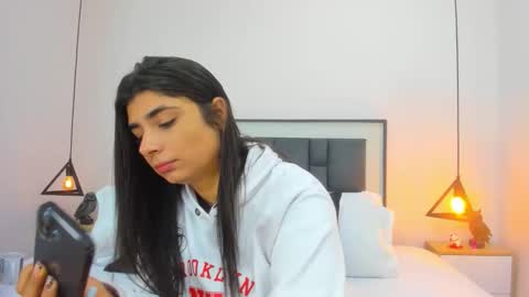 Snapshot of ziamiller chatting on 11.18.25 zia online show from 11.18.25