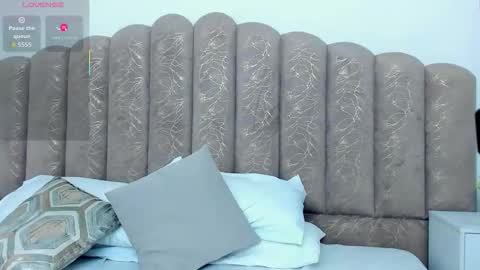 Snapshot of ziamiller chatting on 12.14.25 zia online show from 12.14.25