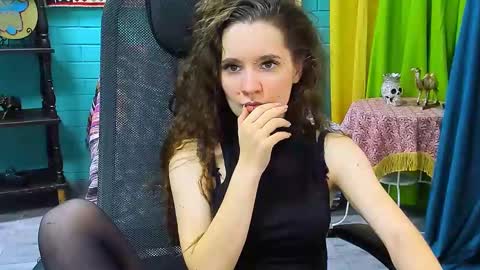 zianichols online show from 02.12.25