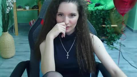 zianichols online show from 02.15.25