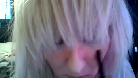 Snapshot of zielloos chatting on 12.29.24 Zielloos online show from 12.29.24