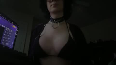 Snapshot of zielloos chatting on 10.06.25 Zielloos online show from 10.06.25