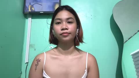 Snapshot of zinahiga chatting on 12.17.25 Mia online show from 12.17.25