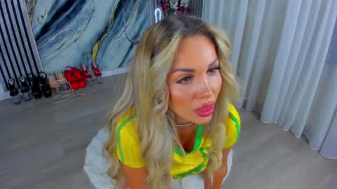 Snapshot of zinasquirts chatting on 06.28.26 Galli online show from 06.28.26