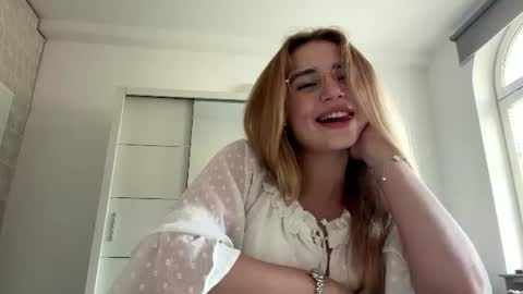 Mia online show from 06.22.26