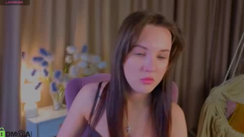 Zlata  Mon Tue Thu Fri Sun Sa GMT 3 0000pm - 0600pm  online show from 10.26.25