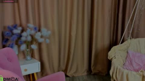 Zlata  Mon Tue Thu Fri Sun Sa GMT 3 0000pm - 0600pm  online show from 11.17.25