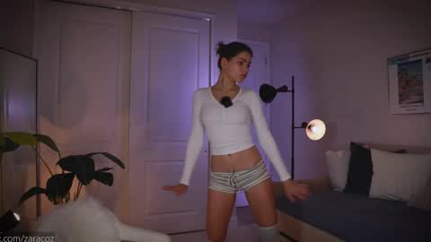 Snapshot of zlicious chatting on 01.06.26 Zara Join next live at 5PM EST online show from 01.06.26