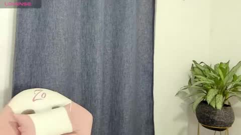 Snapshot of zoe69__ chatting on 03.11.25 ZOE online show from 03.11.25