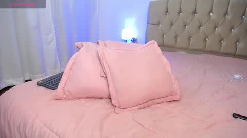 Snapshot of zoe_alanaa chatting on 01.21.25 ZOEE online show from 01.21.25