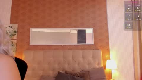 Snapshot of zoe_alanaa chatting on 09.10.25 ZOEE online show from 09.10.25