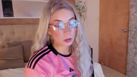 Snapshot of zoe_alanaa chatting on 09.23.25 ZOEE online show from 09.23.25