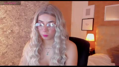 Snapshot of zoe_alanaa chatting on 10.13.25 ZOEE online show from 10.13.25