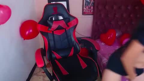 Snapshot of zoe_connor19 chatting on 02.15.25 Z O E online show from 02.15.25