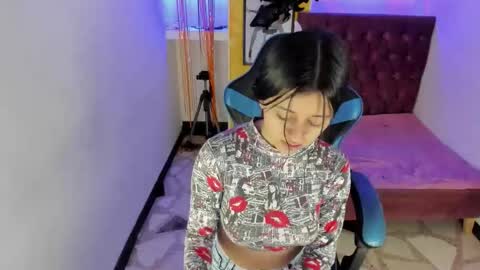 Snapshot of zoe_connor19 chatting on 10.30.25 Z O E online show from 10.30.25