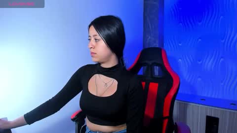 Snapshot of zoe_connor19 chatting on 11.20.25 Z O E online show from 11.20.25