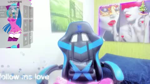 Snapshot of zoe_connor19 chatting on 12.04.25 Z O E online show from 12.04.25