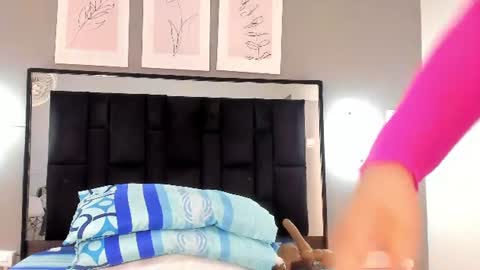 Snapshot of zoe_curvyy chatting on 06.20.26 zoe_curvyy online show from 06.20.26