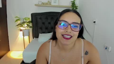 Snapshot of zoe_danae_ chatting on 01.06.25 Zoe online show from 01.06.25