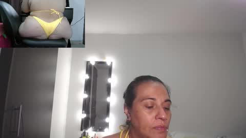 Snapshot of zoe_hotxxx chatting on 11.23.25 zoe hotxxx online show from 11.23.25