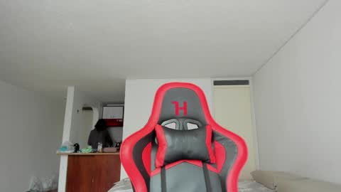 Snapshot of zoe_jeane_beker chatting on 04.04.26 ZOE online show from 04.04.26