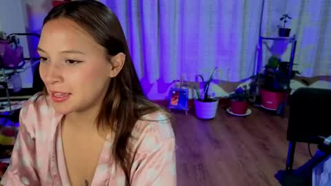 Snapshot of zoe_khall chatting on 04.25.26 ZOE online show from 04.25.26