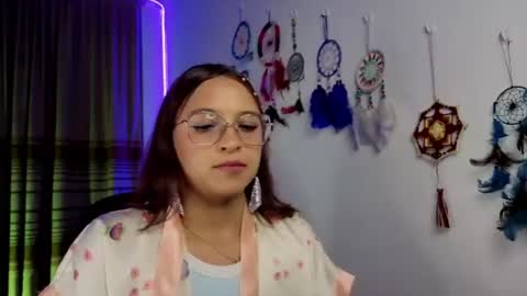 Snapshot of zoe_khall chatting on 06.17.26 ZOE online show from 06.17.26