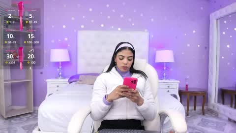 Snapshot of zoe_kravitx chatting on 02.26.25 CAMILA online show from 02.26.25