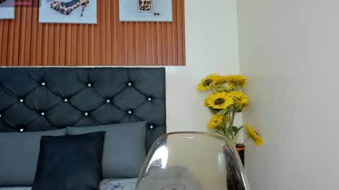 Snapshot of zoe_pss chatting on 09.18.25 Zoe online show from 09.18.25