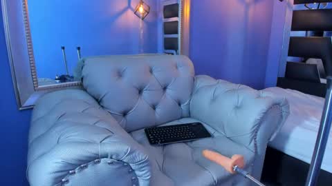 Snapshot of zoe_pss chatting on 09.23.25 Zoe online show from 09.23.25