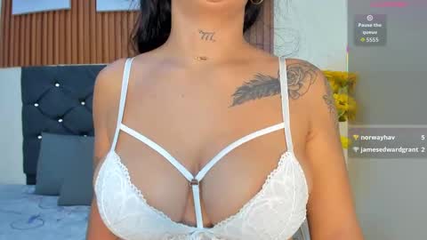 Snapshot of zoe_pss chatting on 10.04.25 Zoe online show from 10.04.25