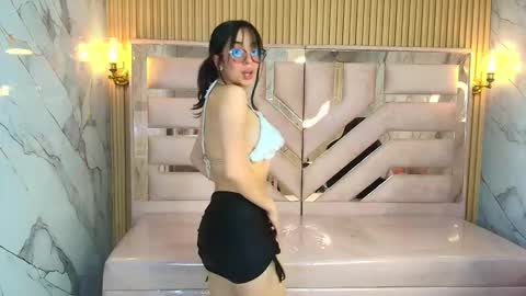 Zoe  online show from 10.17.25