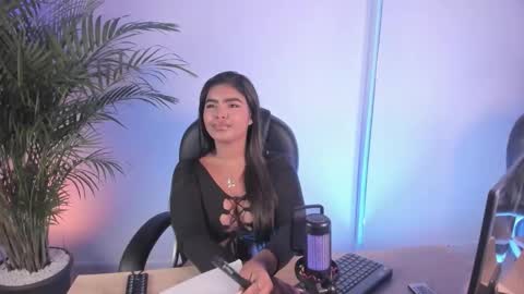 Snapshot of zoe_roux210949 chatting on 02.08.26 Zoe online show from 02.08.26