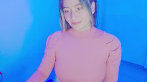 Snapshot of zoe_sexy69 chatting on 12.01.25 ZOE online show from 12.01.25