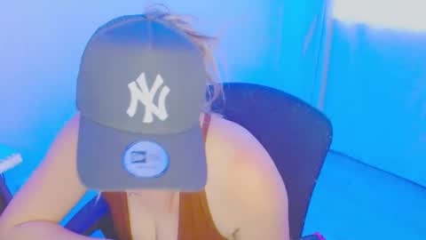 Snapshot of zoe_sexy69 chatting on 12.01.25 ZOE online show from 12.01.25