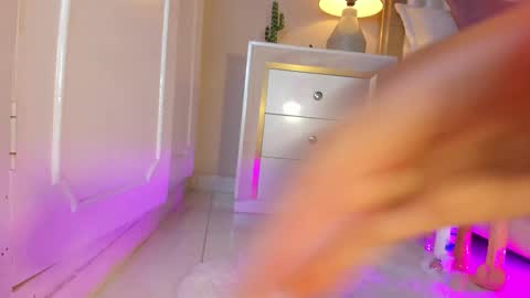 Hi guys i am Zoe  online show from 03.11.25