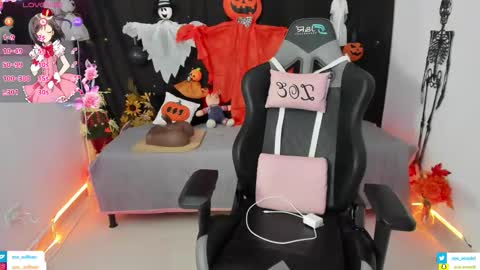 zoe_sullivan_ online show from 10.28.25