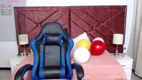 Snapshot of zoe_sweet050 chatting on 11.17.25 zoe_sweet050 online show from 11.17.25