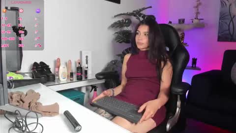 Snapshot of zoeconti chatting on 11.14.25 Zoe online show from 11.14.25