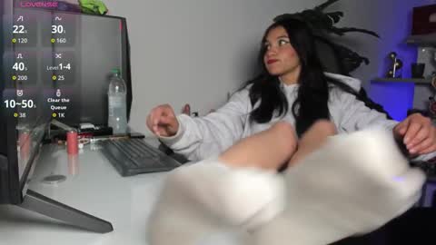 Snapshot of zoeconti chatting on 11.21.25 Zoe online show from 11.21.25