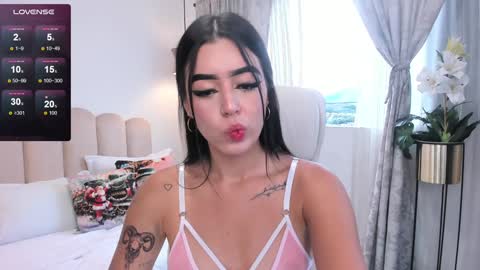 Snapshot of zoee_jackson chatting on 12.21.24  zoee jackson online show from 12.21.24